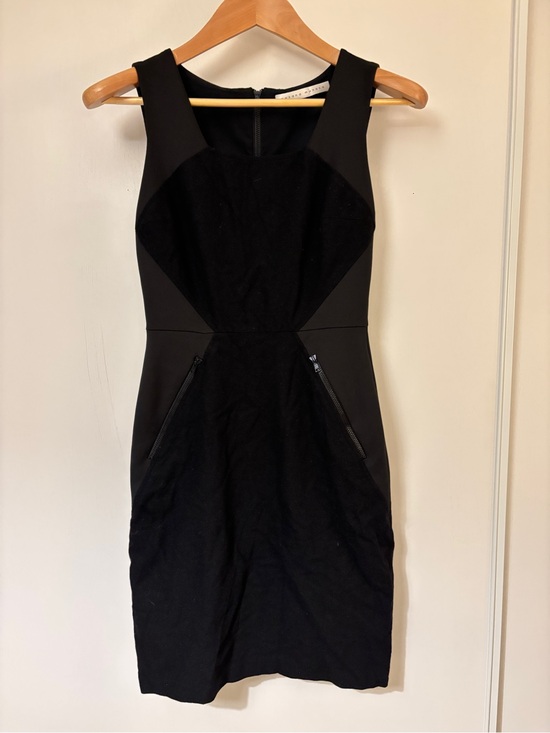 Susana Monaco Dresses & Skirts - Susana Monaco Little Black Sheath Dress Size 4 Sleeveless Zipper 90s Minimalist